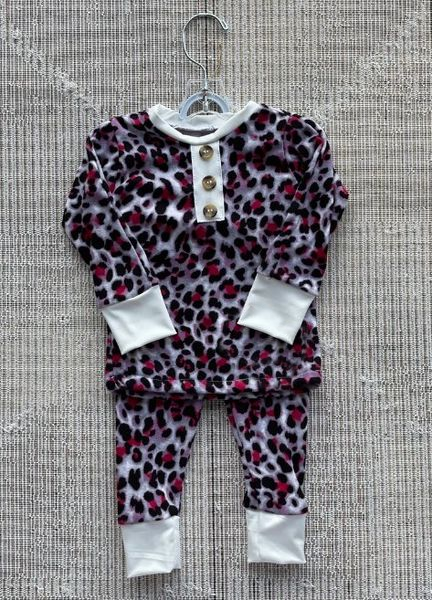 GLP1013---pre order long sleeve leopard pajamas