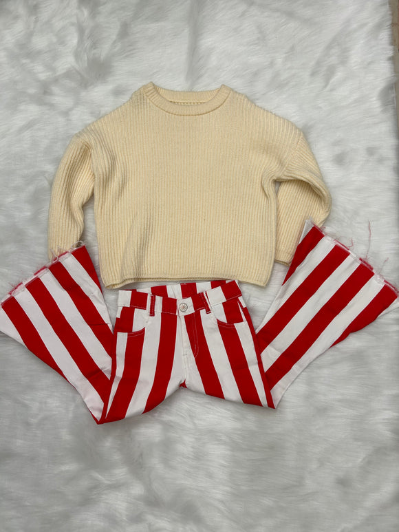 Cream knit sweater +red stripe jeans girls outfits